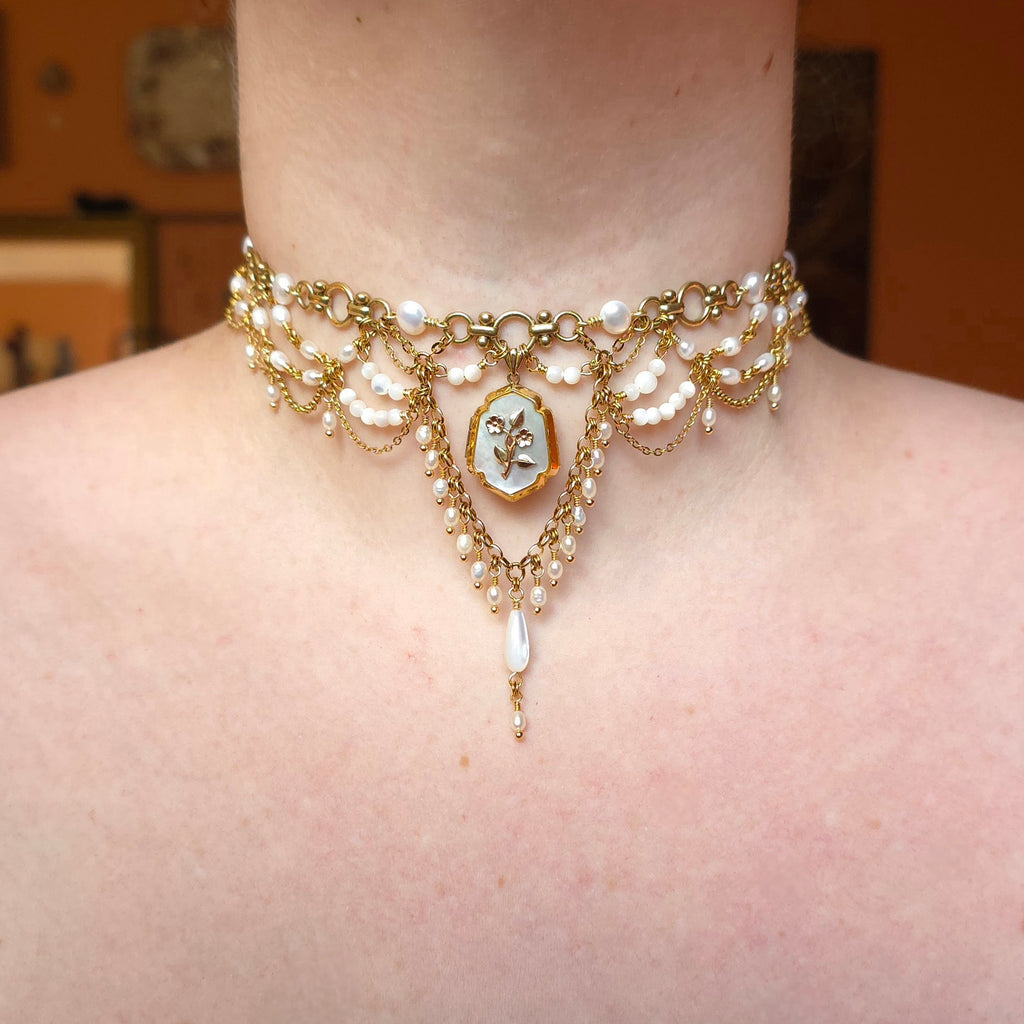 MAIDEN'S FINERY | Pearl Choker with Vintage Gold Filled Pendant