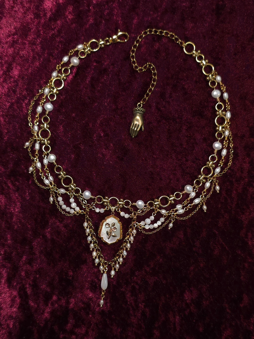MAIDEN'S FINERY | Pearl Choker with Vintage Gold Filled Pendant