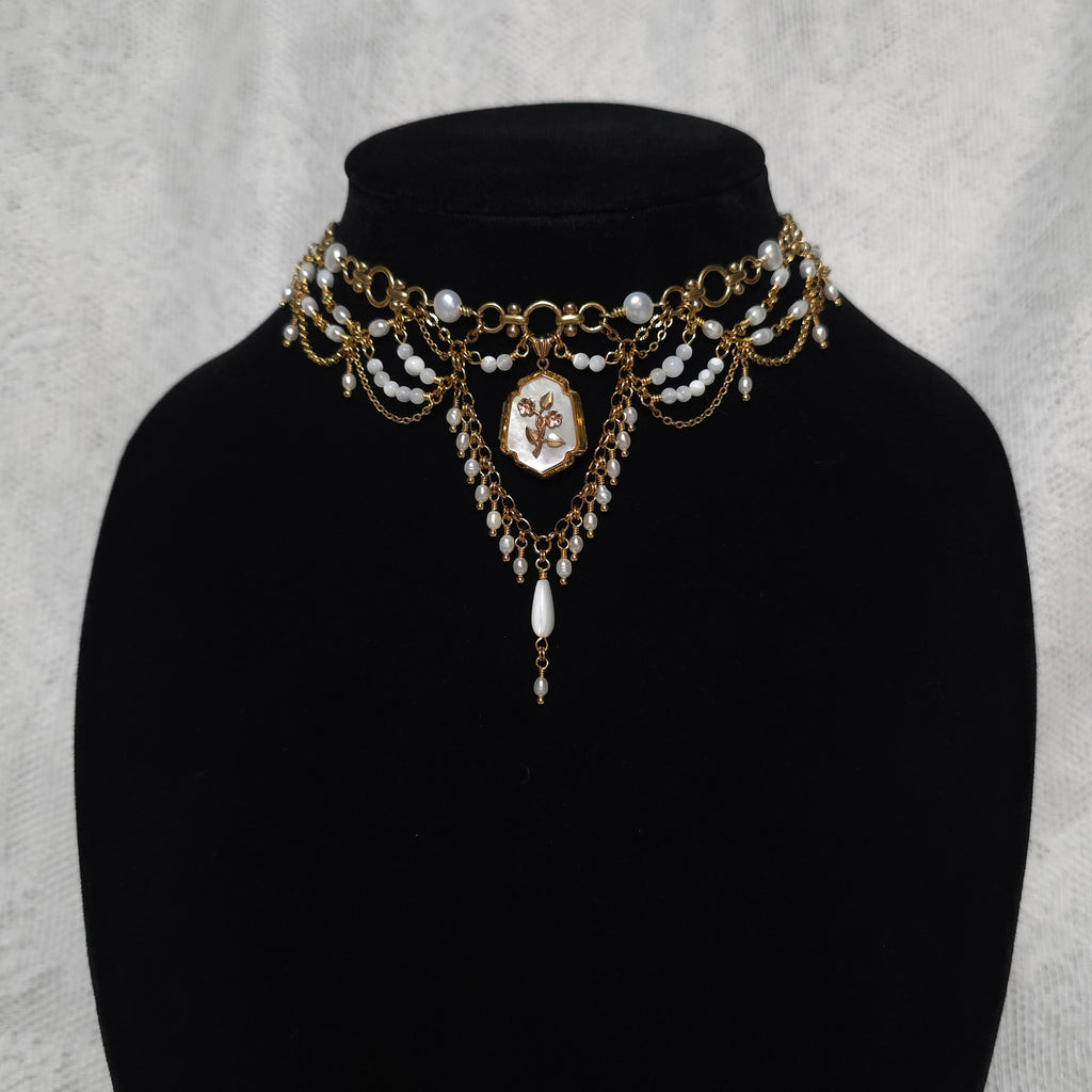MAIDEN'S FINERY | Pearl Choker with Vintage Gold Filled Pendant