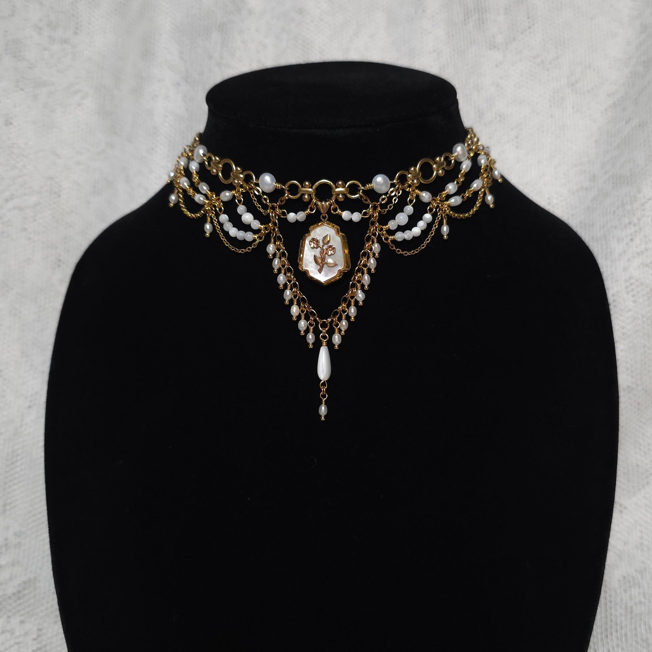 MAIDEN'S FINERY | Pearl Choker with Vintage Gold Filled Pendant