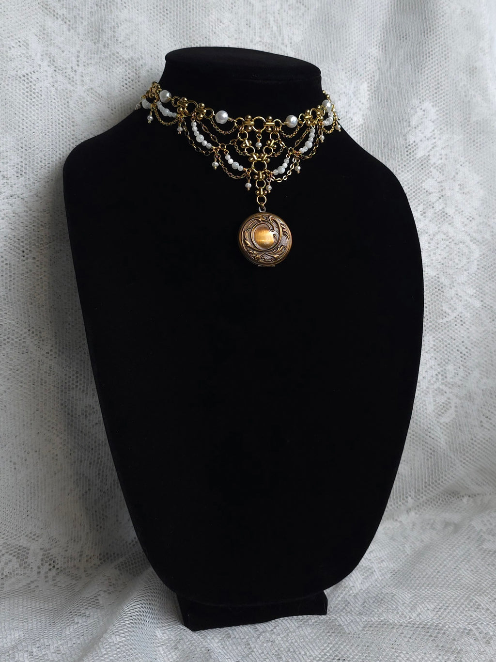 HEART'S REVERIE | Pearl & Gold Renaissance Inspired Brass Locket Choker